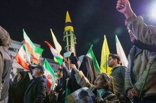 Προσωρινή νηνεμία, μόνιμη δυσπιστία